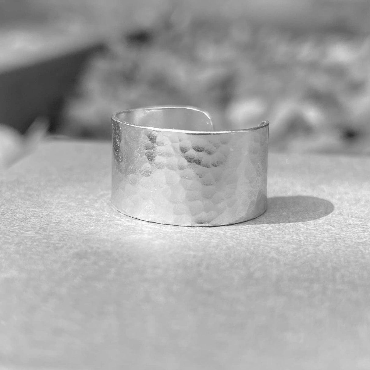 Adjustable hammered ring
