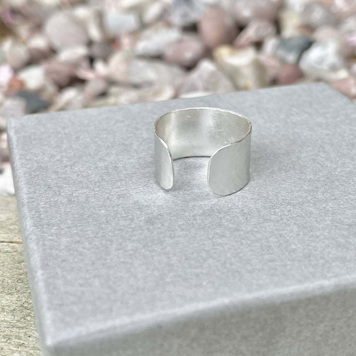 Adjustable hammered ring