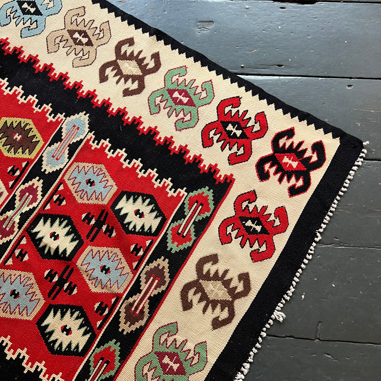 Vintage kilim rug