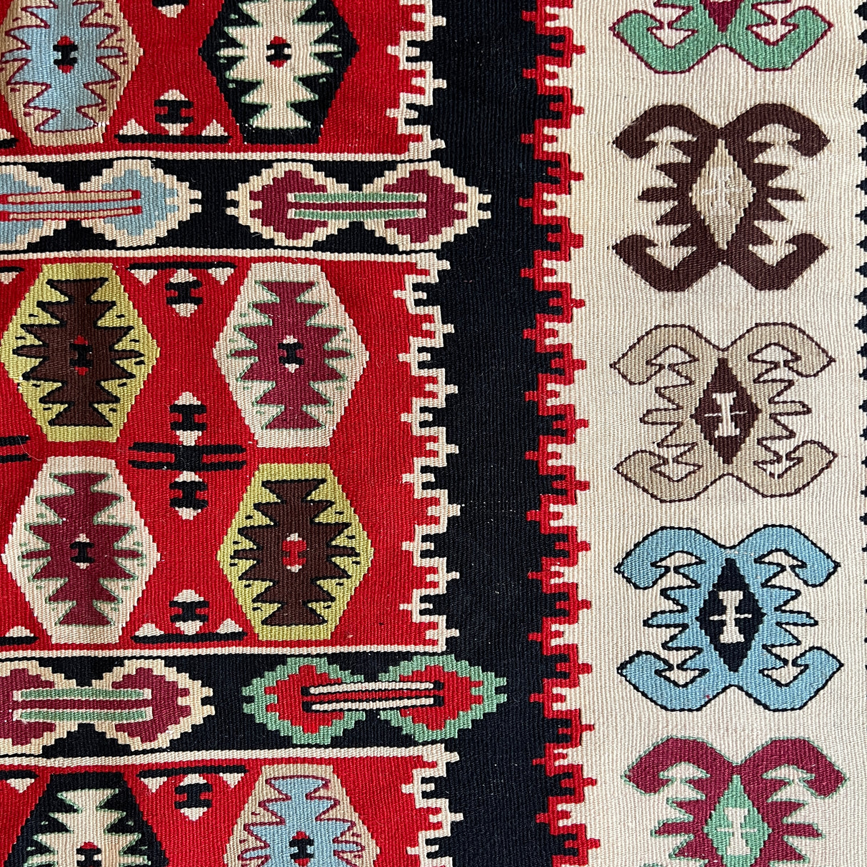 Vintage kilim rug