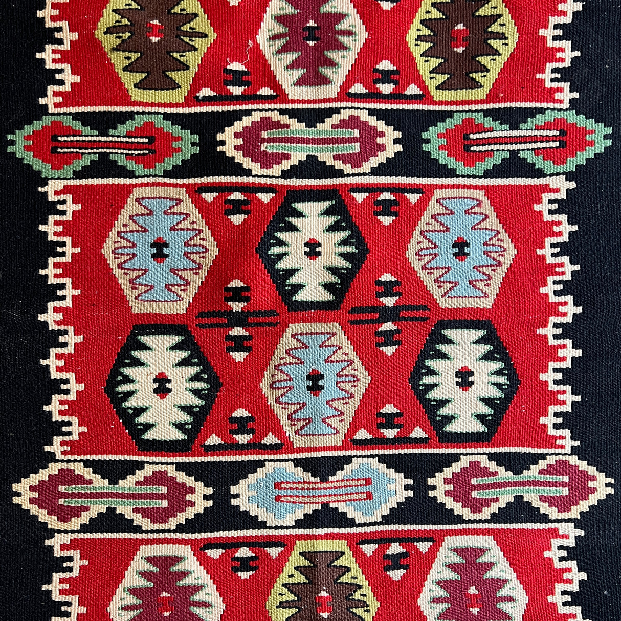Vintage kilim rug