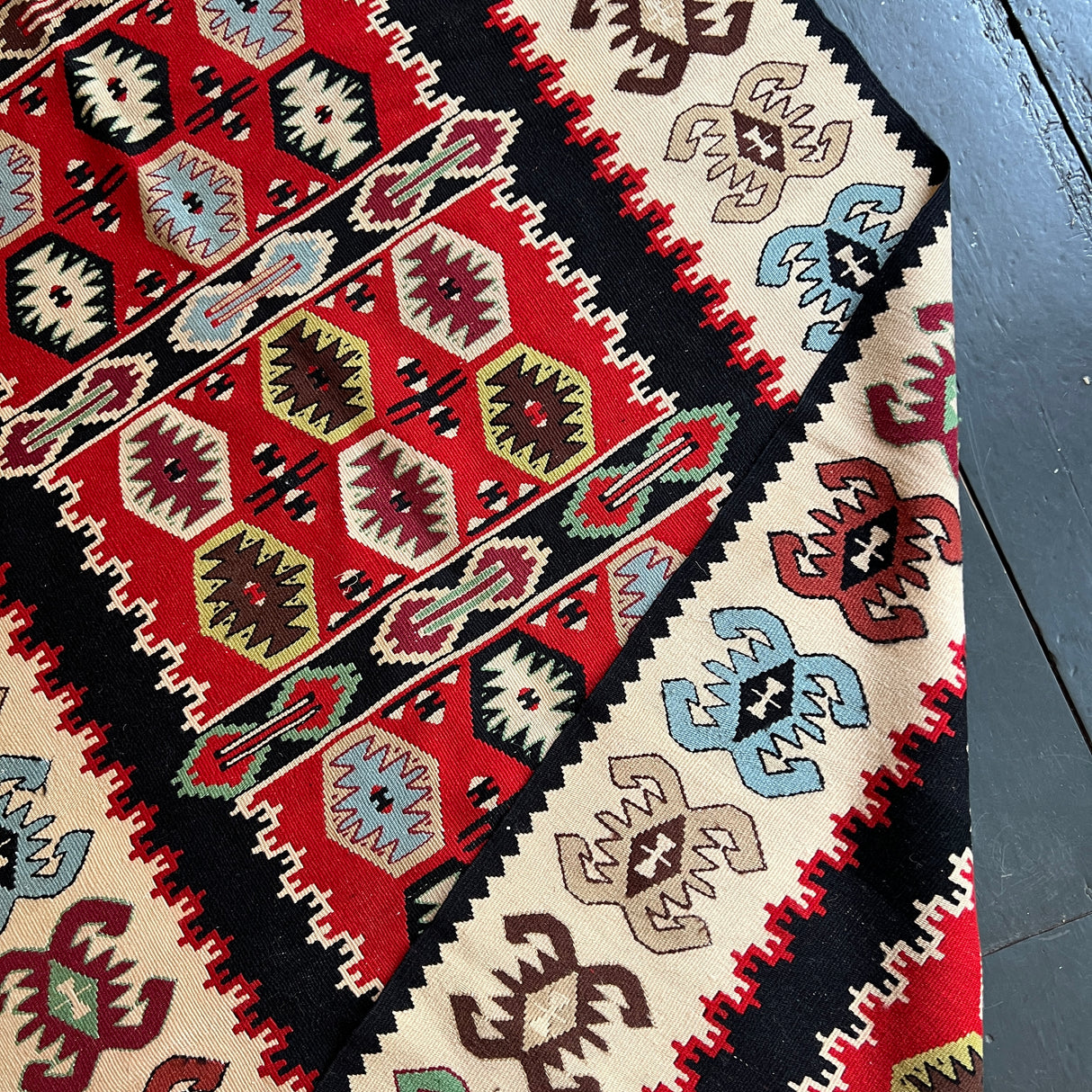 Vintage kilim rug