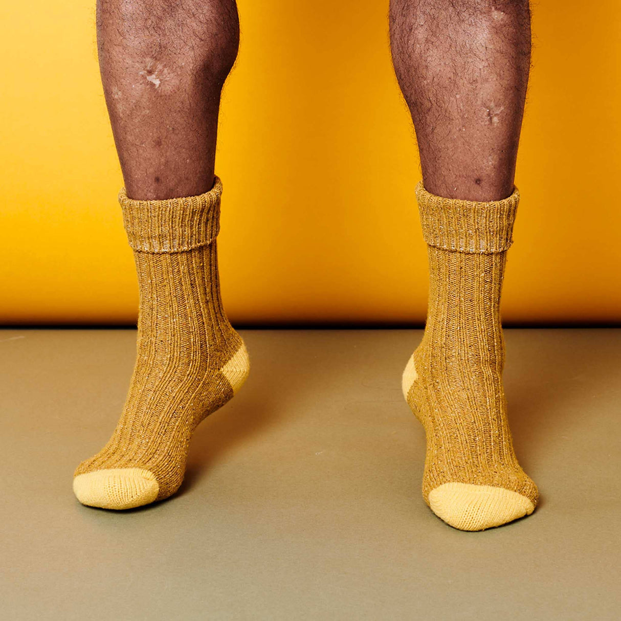 Recycled lambswool & silk blend socks (mustard)