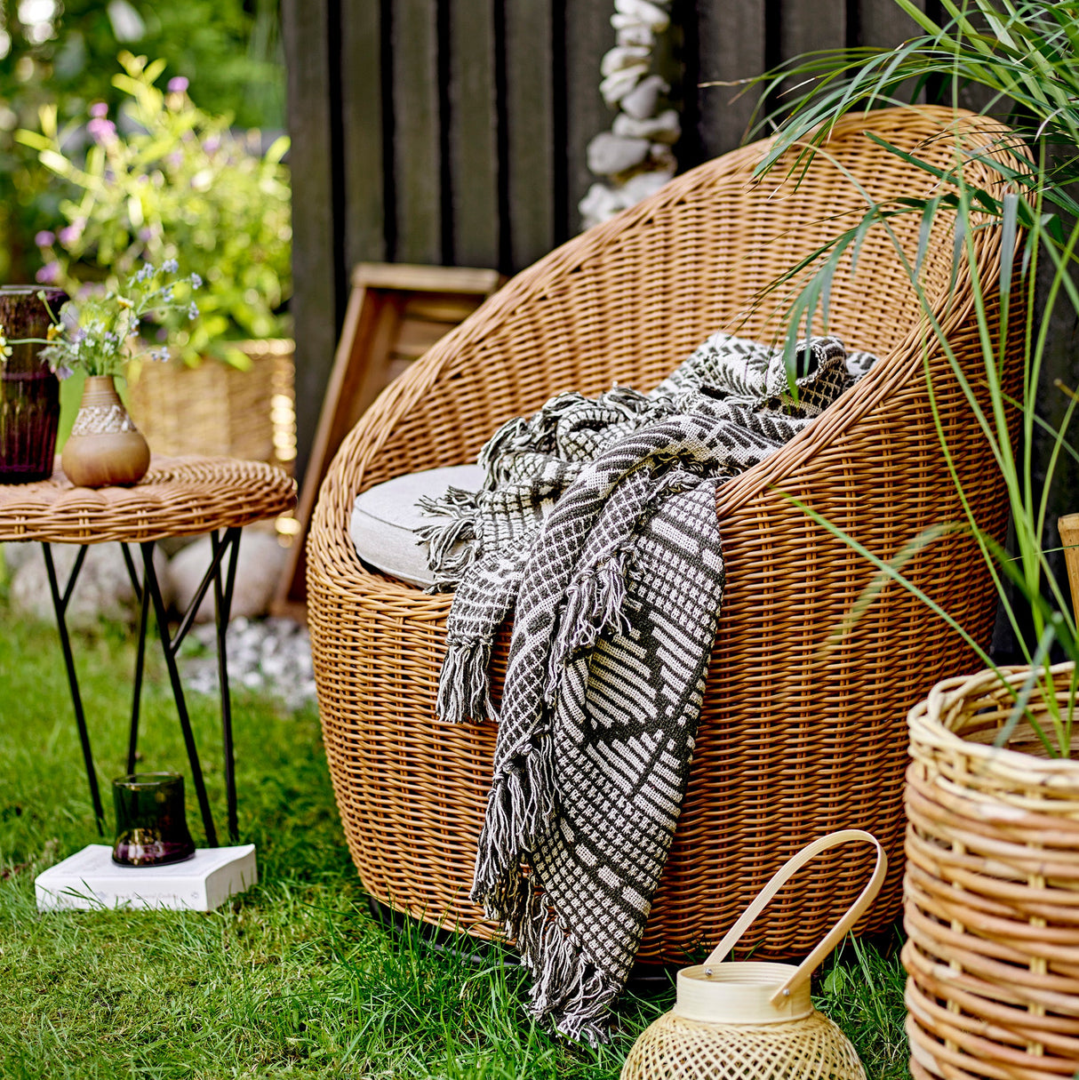 Gutte recycled throw (black)