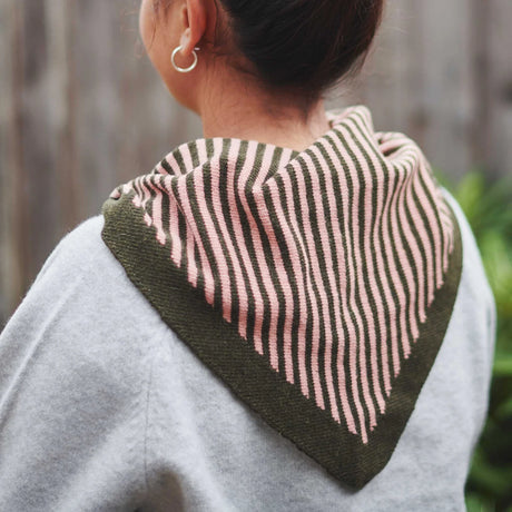 Lambswool triangle scarf (Green & pink)