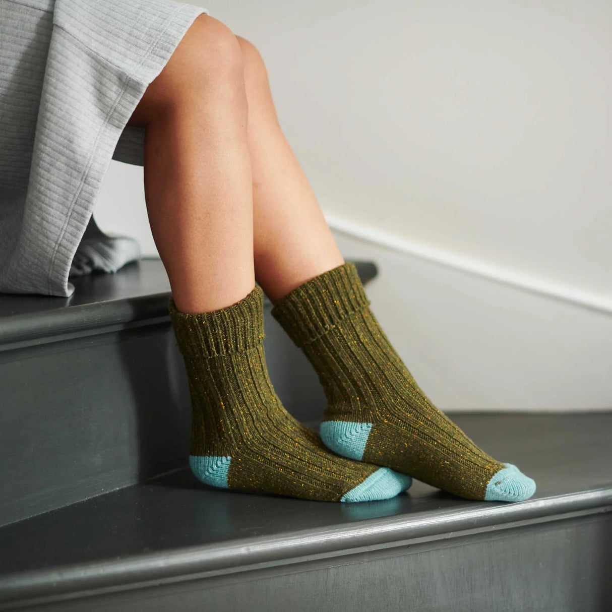 Recycled lambswool & silk blend socks (green)