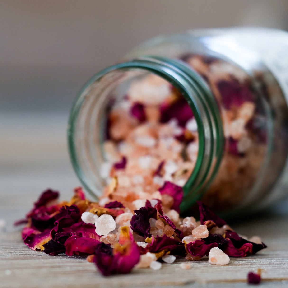 De-stress Himalayan bath salt soak