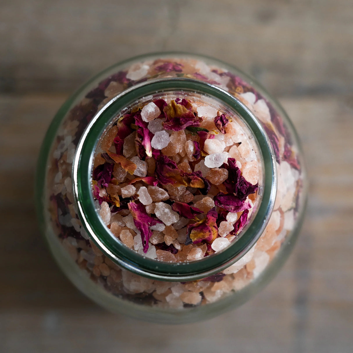 De-stress Himalayan bath salt soak