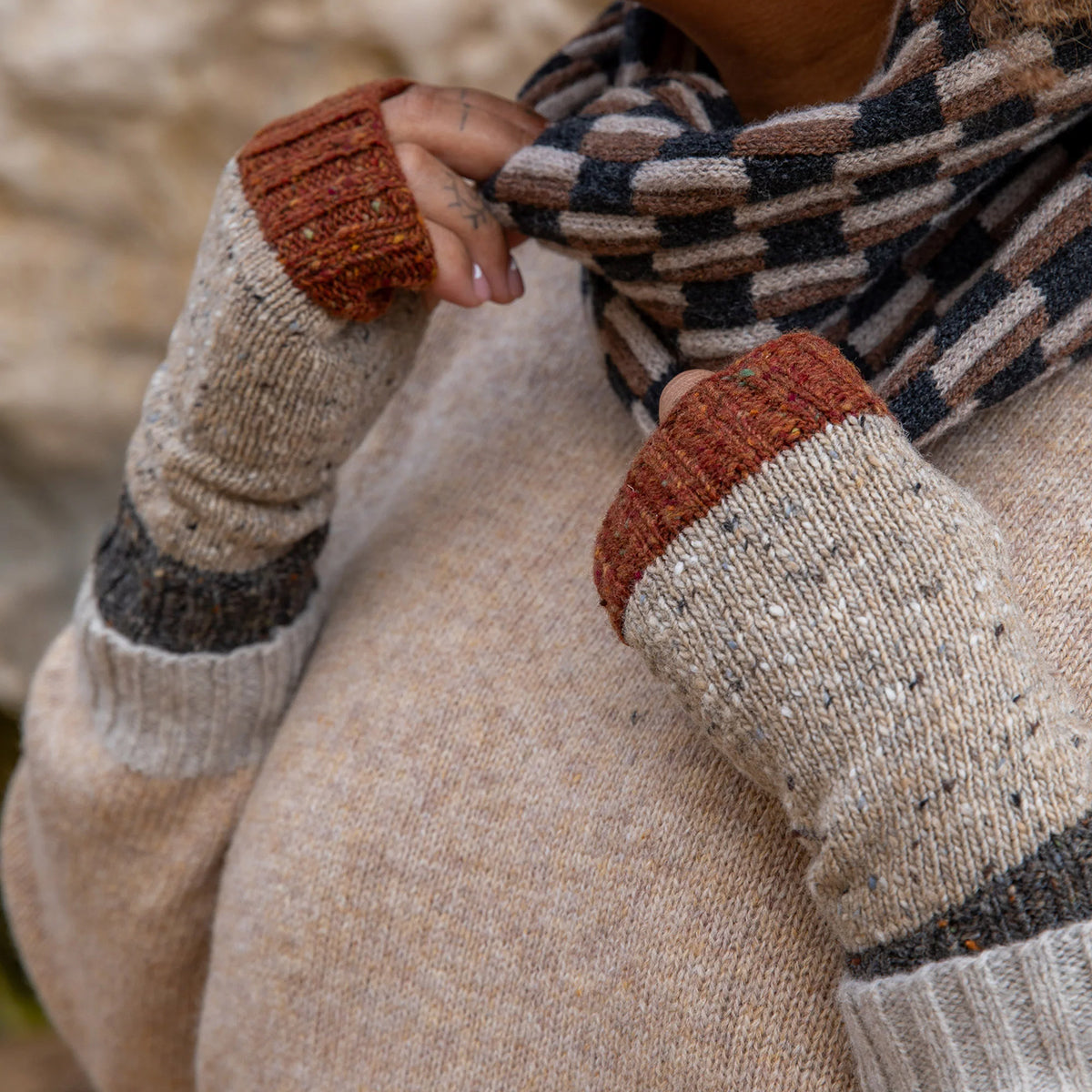 Donegal wool wrist warmers (oat)