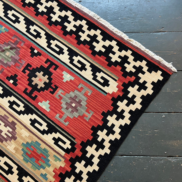 Vintage kilim rug