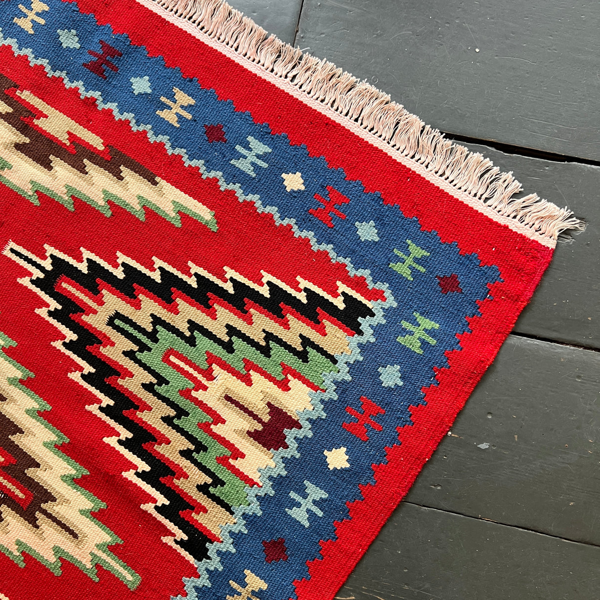 Vintage kilim rug