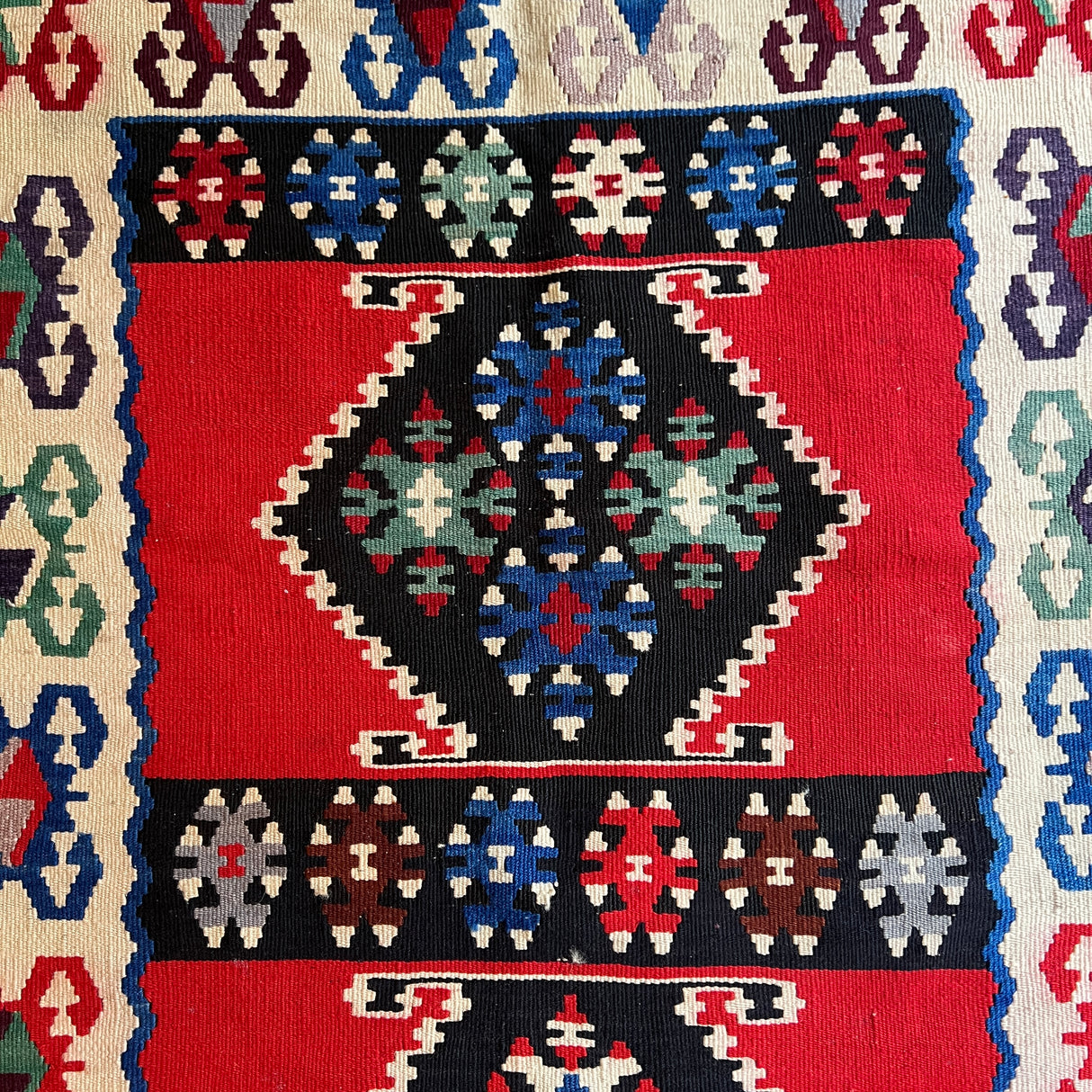 Vintage kilim rug