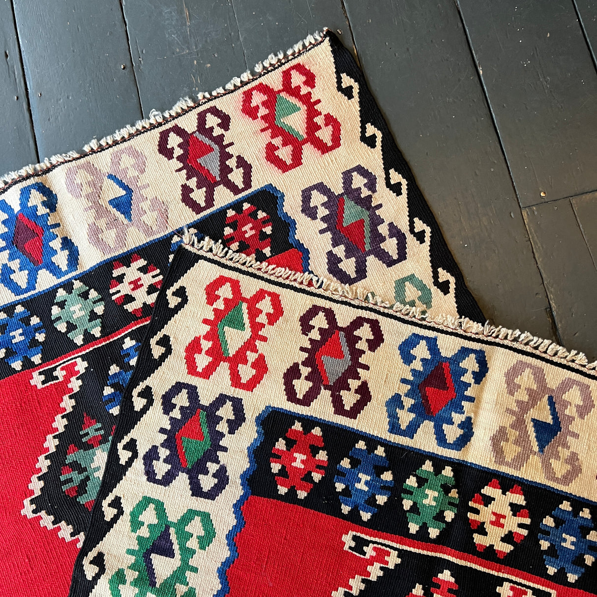 Vintage kilim rug