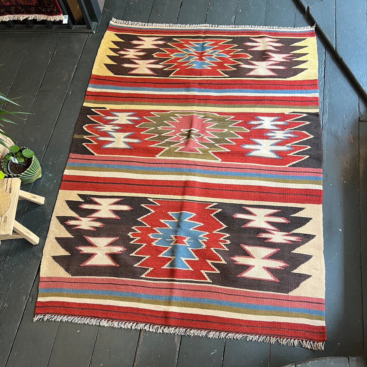 Vintage kilim rug