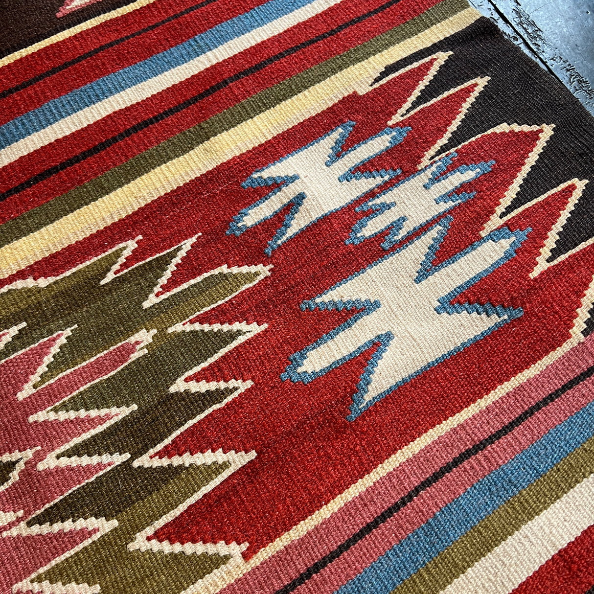 Vintage kilim rug