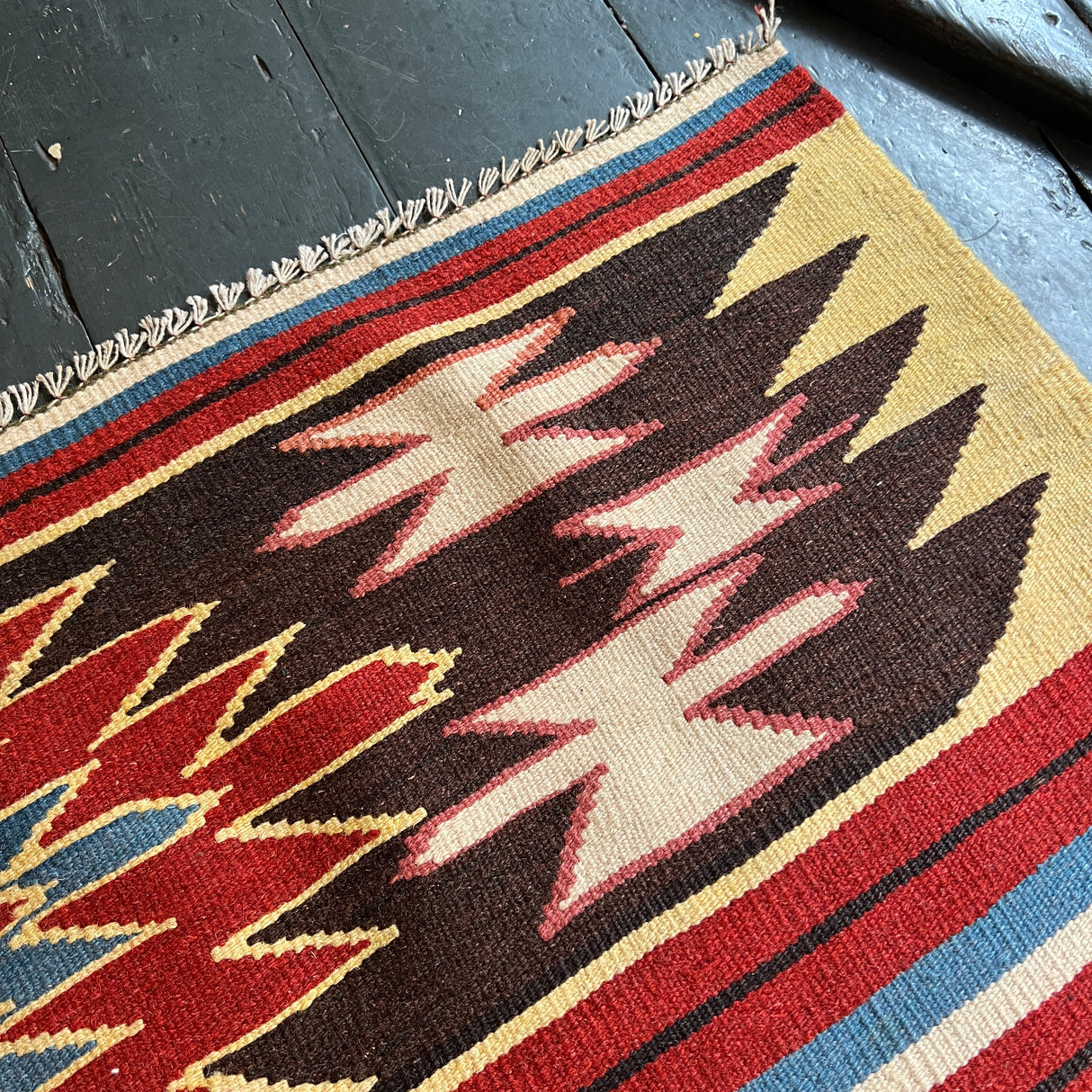 Vintage kilim rug