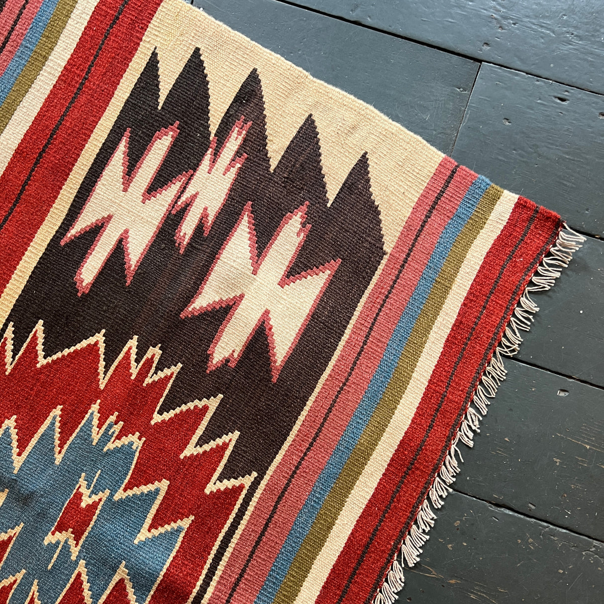 Vintage kilim rug