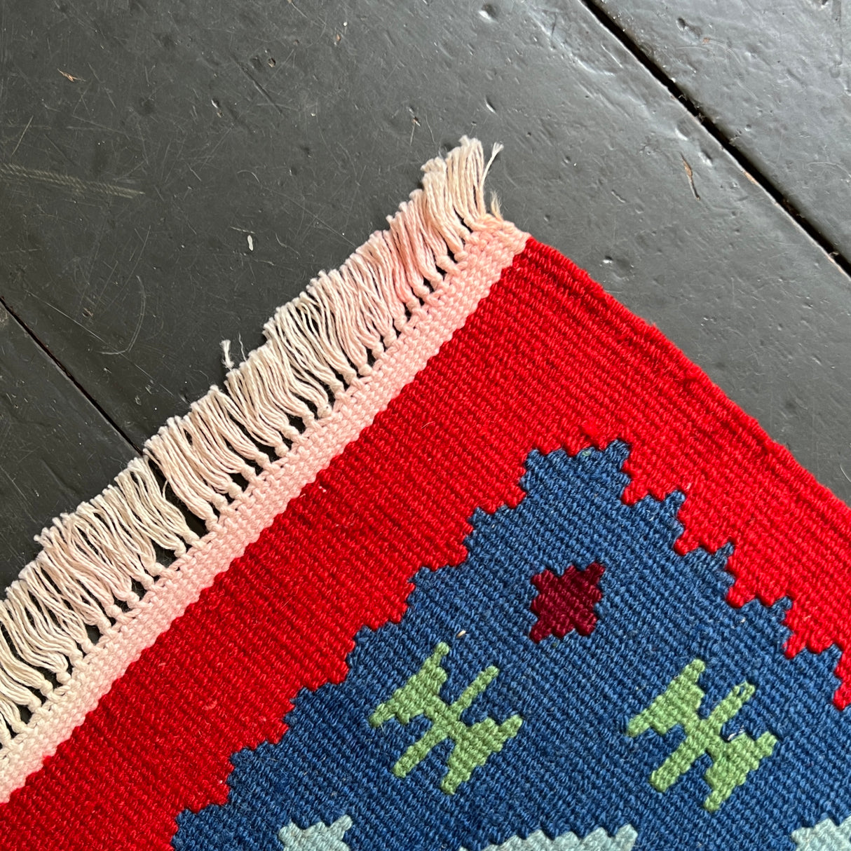 Vintage kilim rug