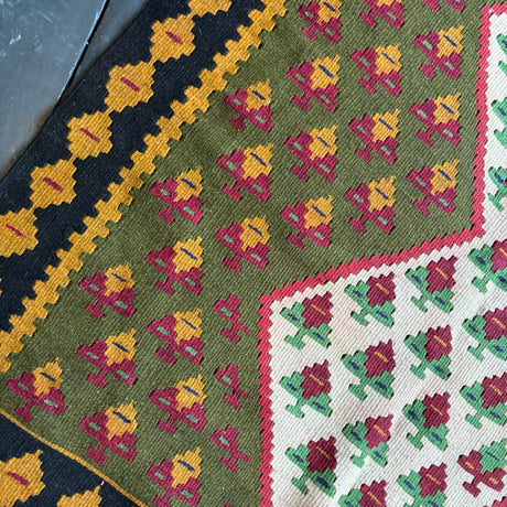 Vintage kilim rug