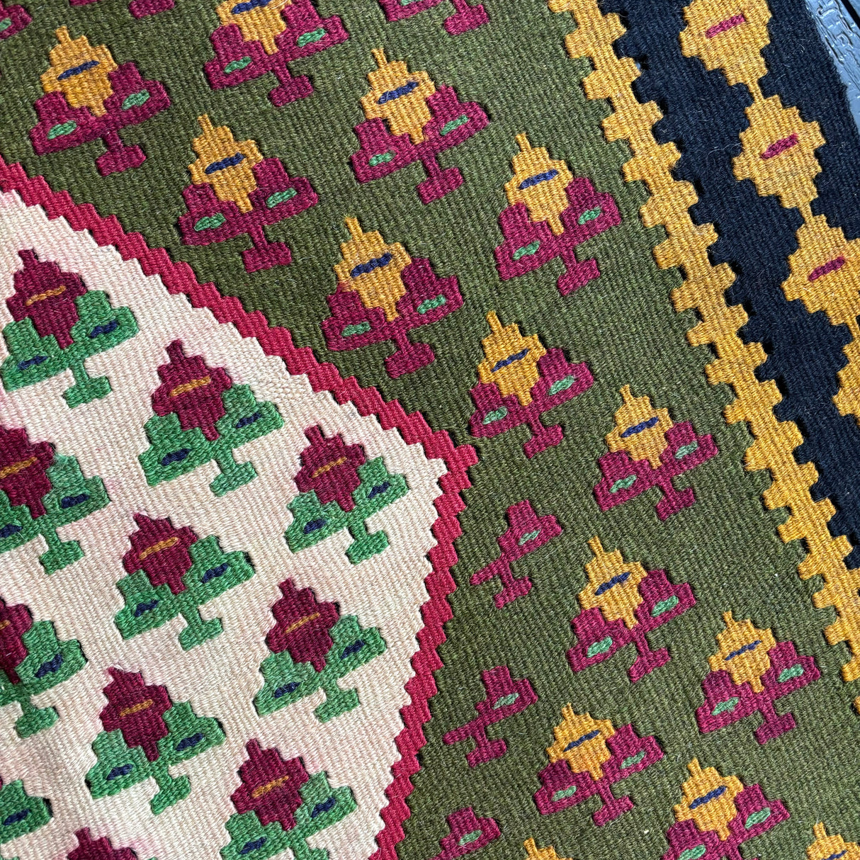 Vintage kilim rug