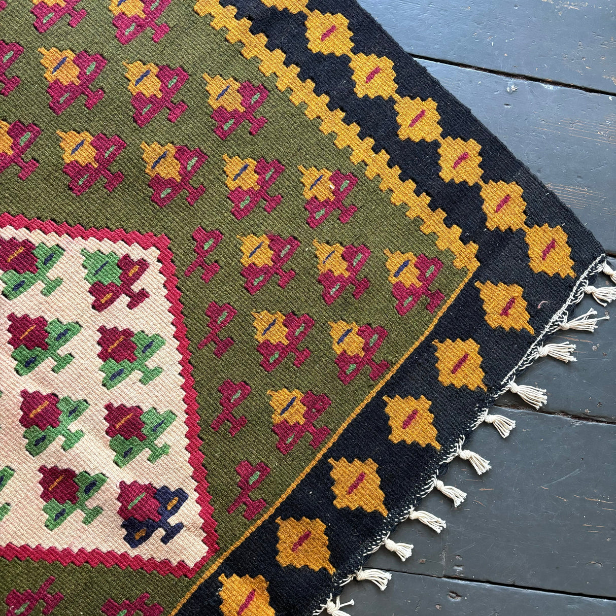 Vintage kilim rug