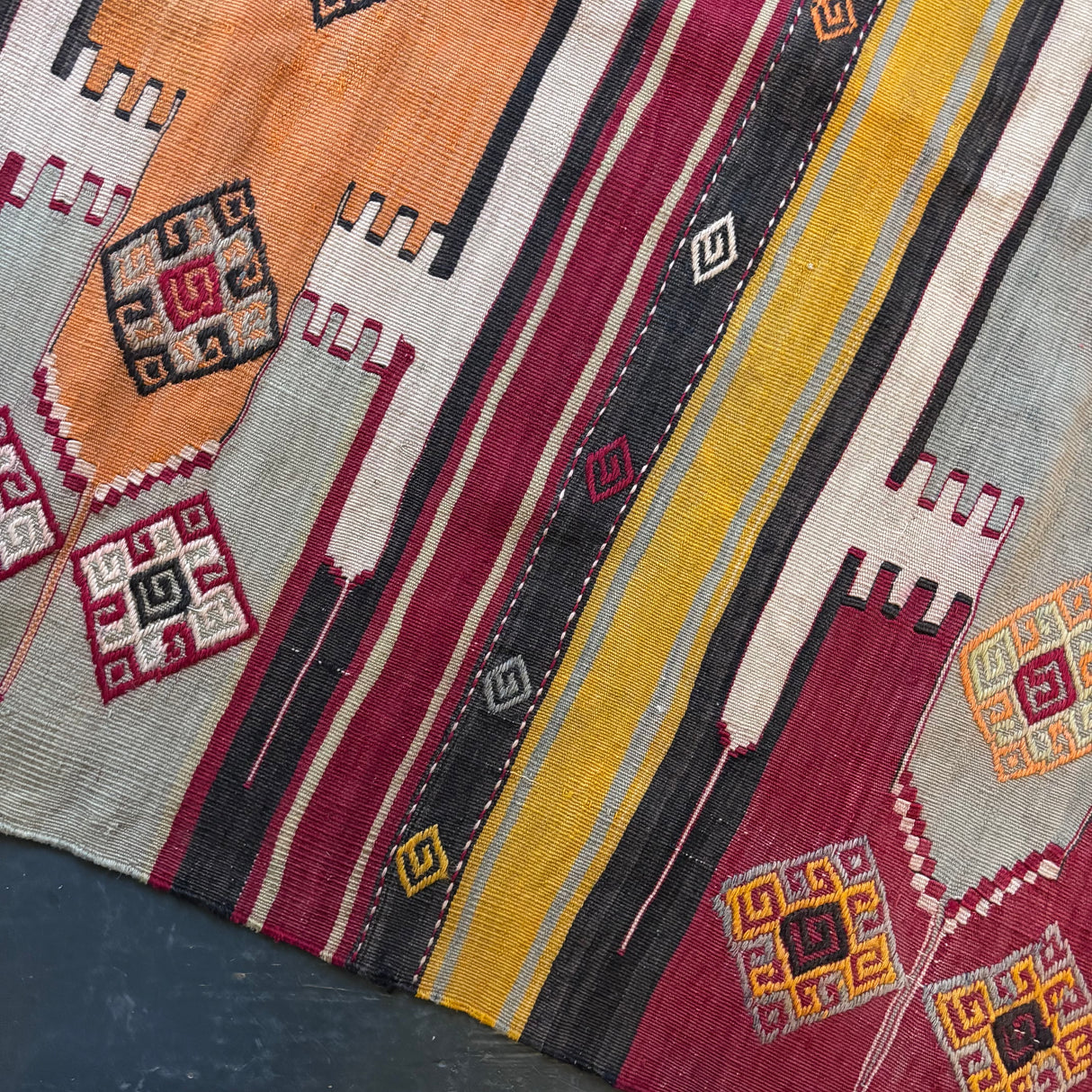 Medallion design Turkish kilim