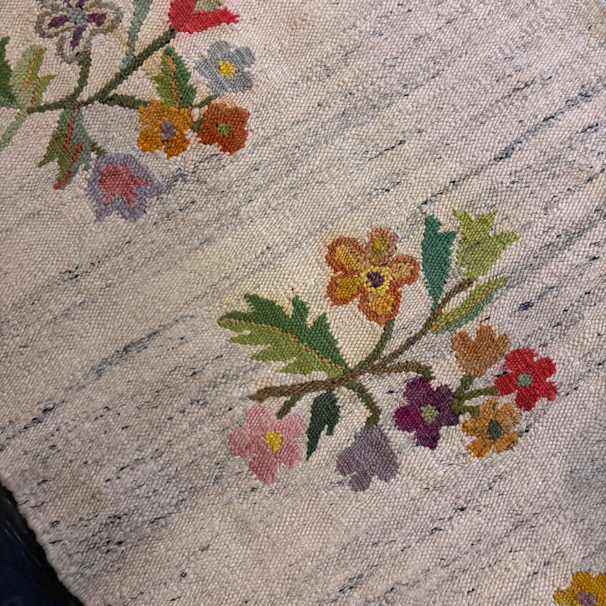 Floral runner rug