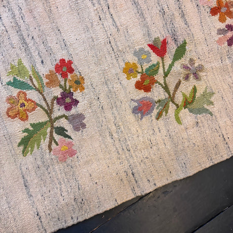 Floral runner rug