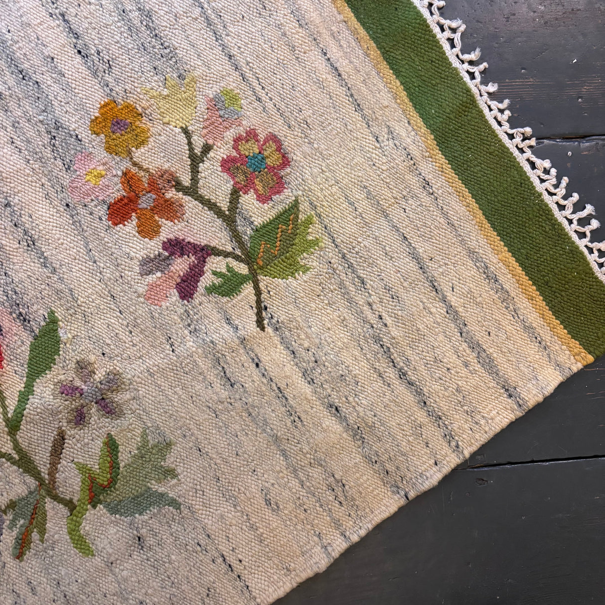 Floral runner rug