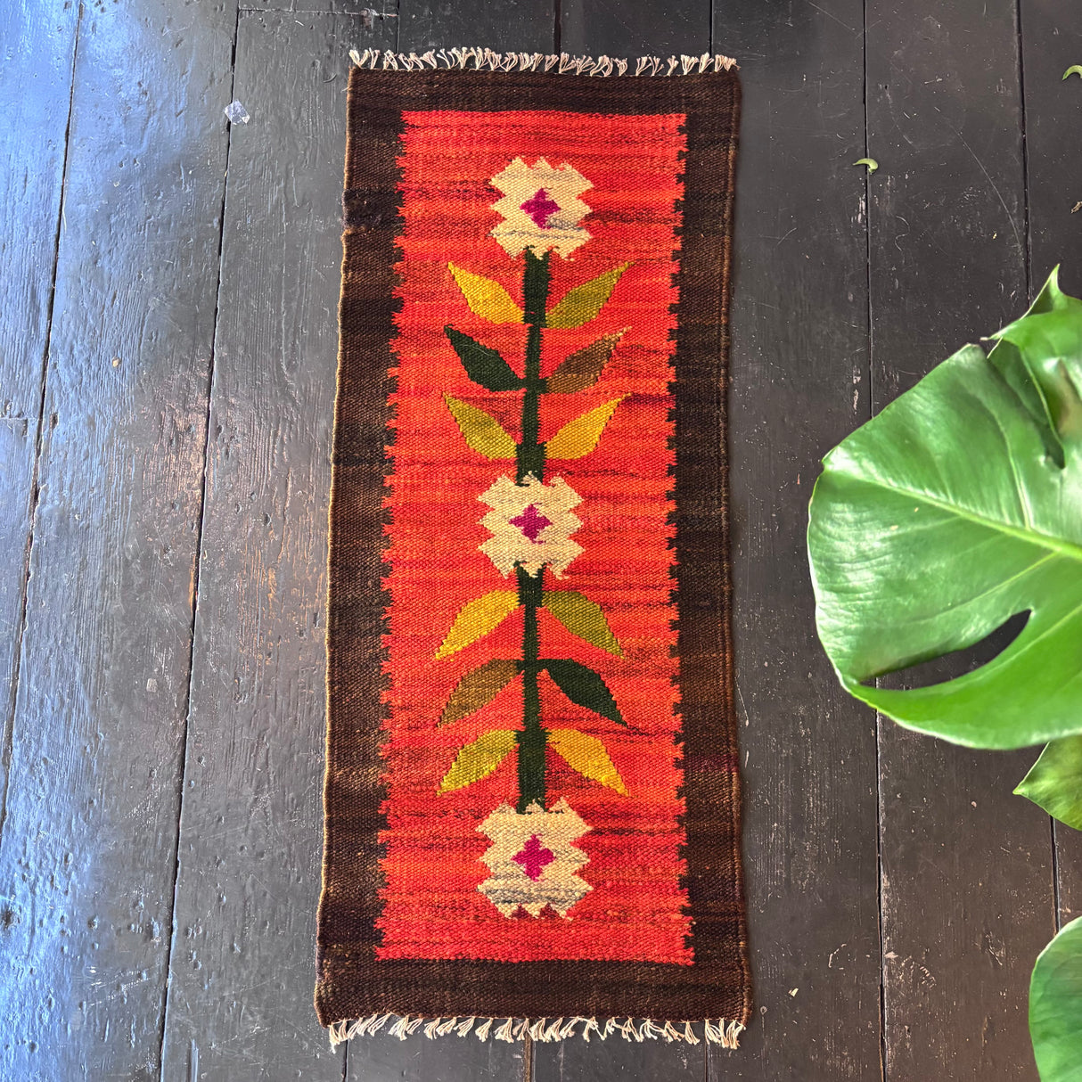 Mini rug/wallhanging (white flower)