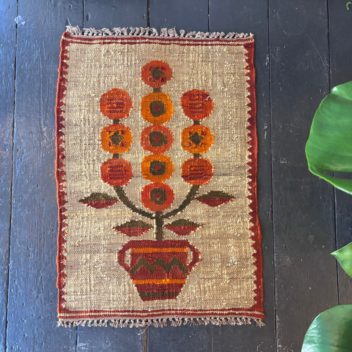 Mini rug/wallhanging (vase)