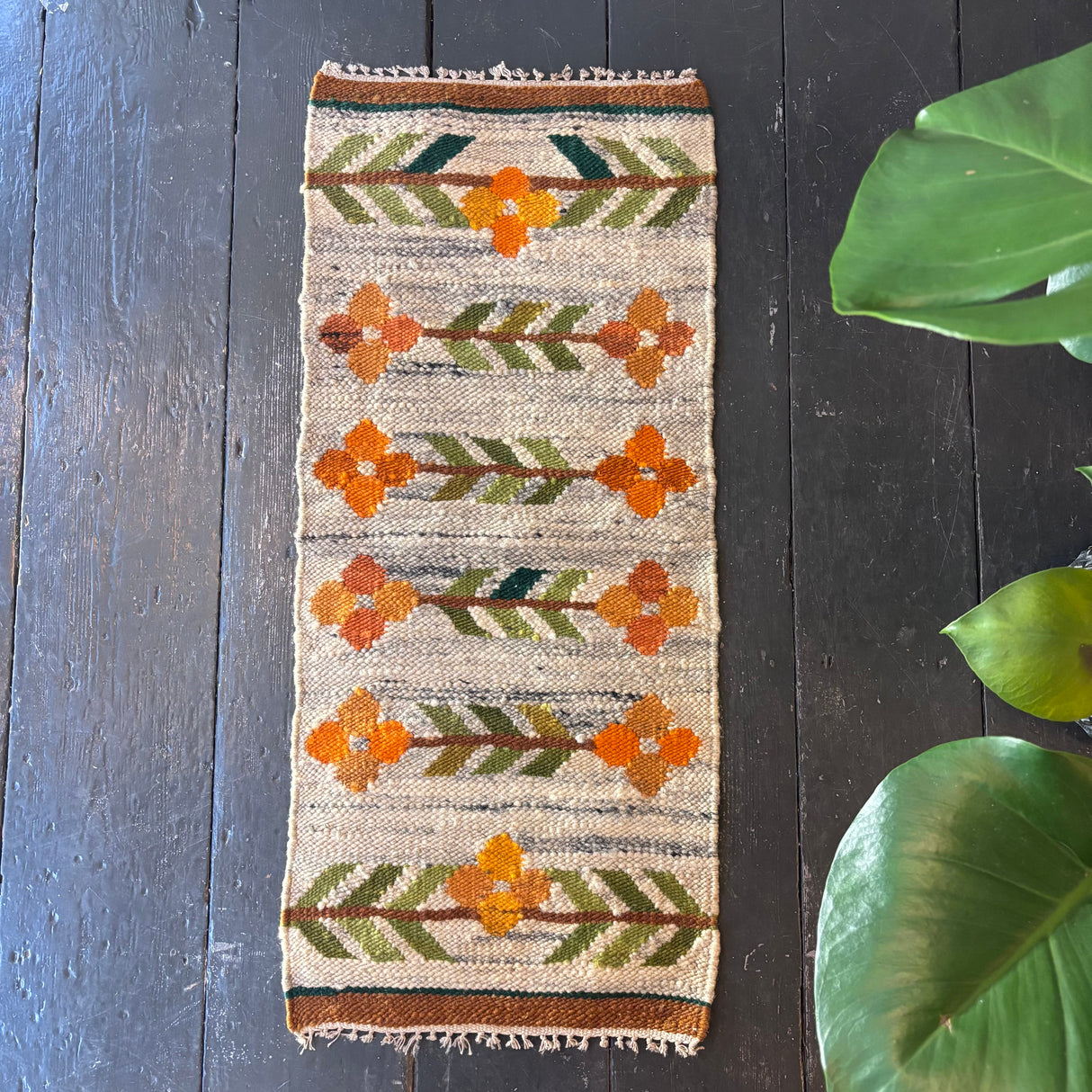 Mini rug/wallhanging (orange flower)