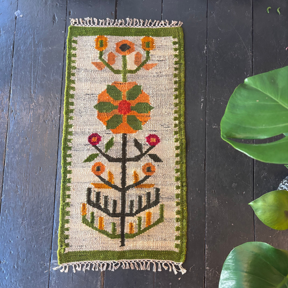 Mini rug/wallhanging (jolly flower)