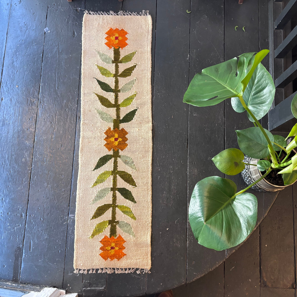 Mini rug/wallhanging (orange flower)