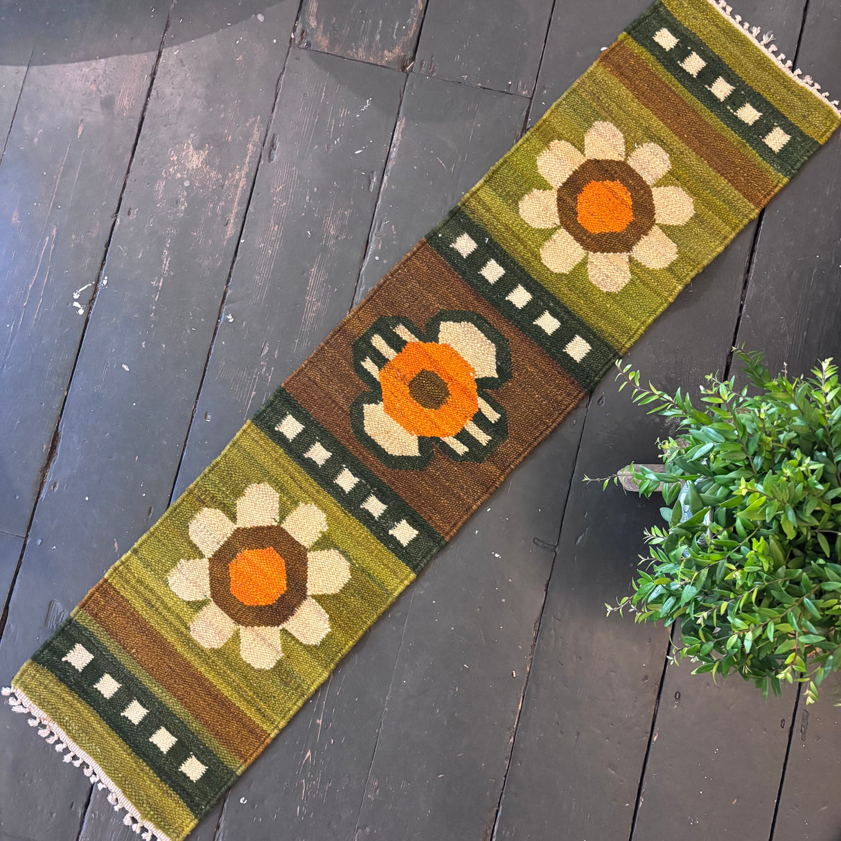 Mini rug/wallhanging (daisy)