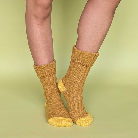 Recycled lambswool & silk blend socks (mustard)