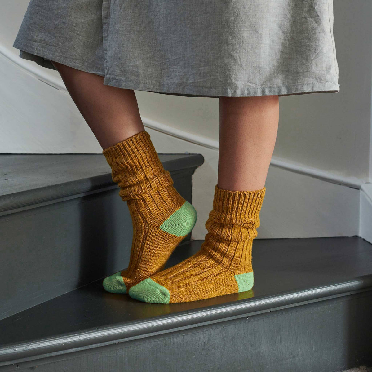 Recycled lambswool & silk blend socks (mustard)