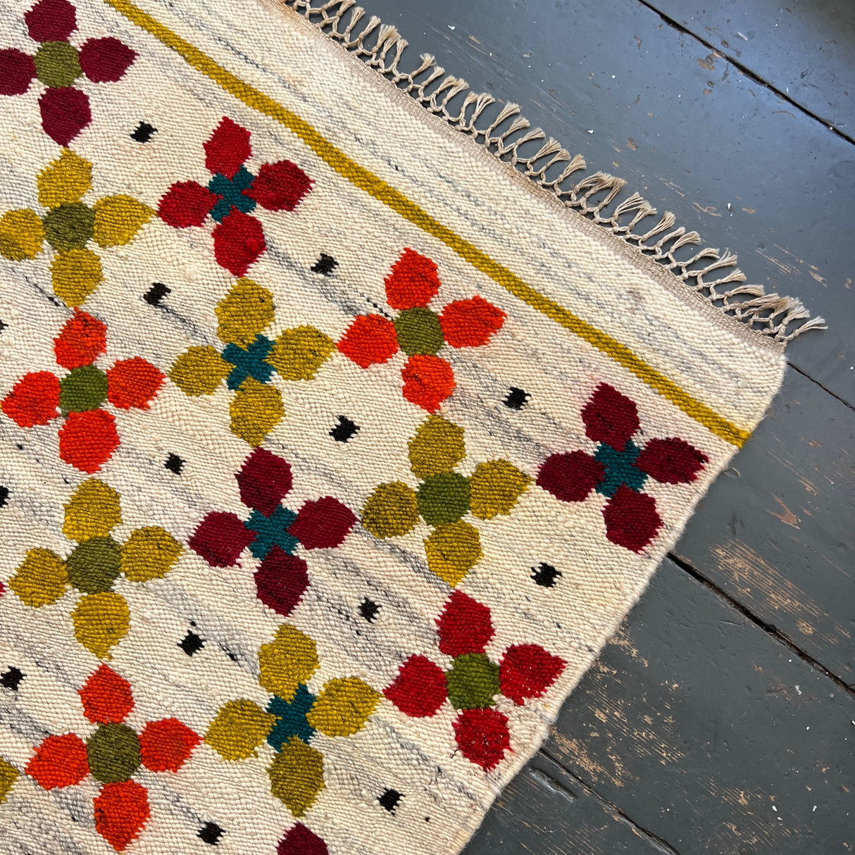 Scandi flower flat weave rug