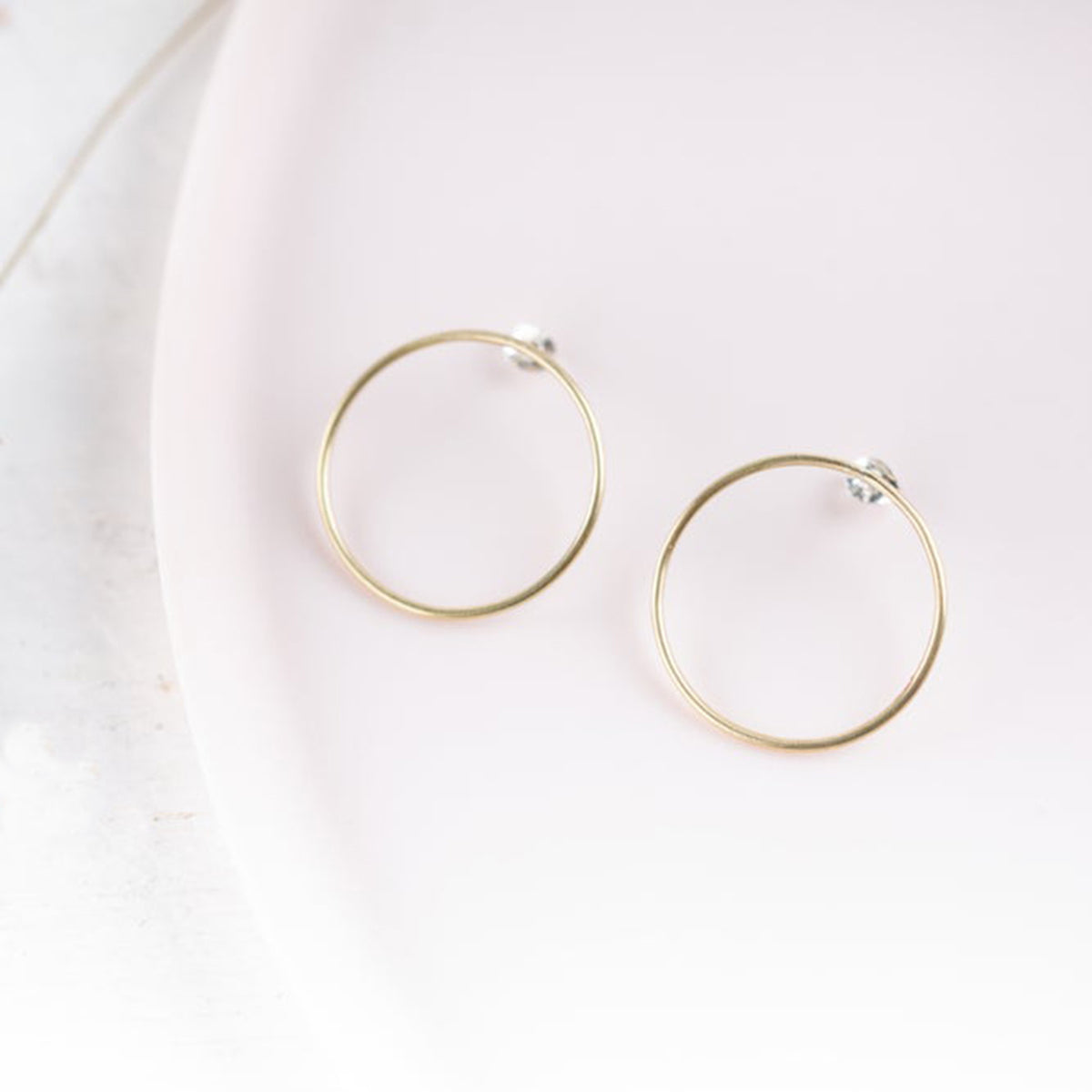 Round flat earrings (brass)